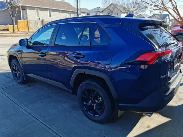 2024 Toyota RAV4 XLE Loaded Dark Blue w/2 Sets Tires on Rims - Photo 4