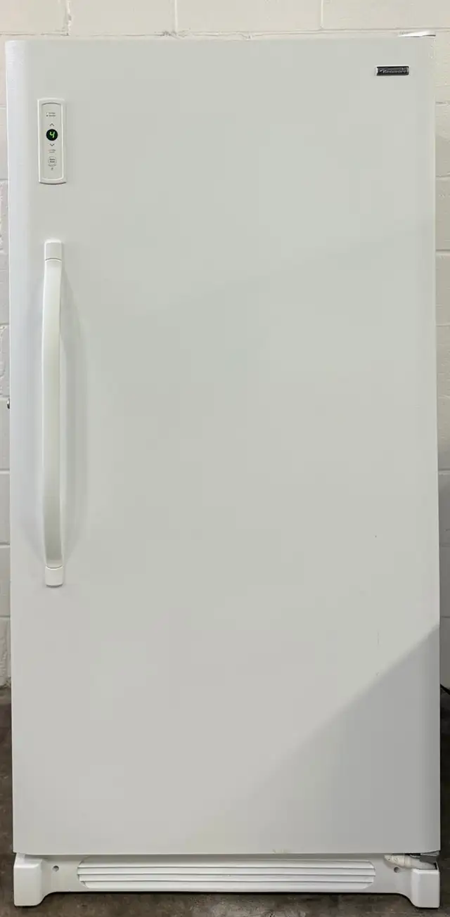 - Upright Freezer "KENMORE" H66/W32/D27