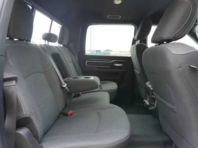 2019 Ram 3500 Big Horn 4x4 - NIGHT EDITION! - 6.7L Cummins - Photo 35