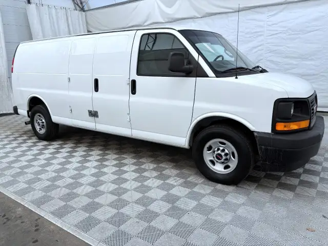 2017 GMC Savana Cargo Van - Photo 3