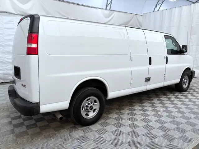2017 GMC Savana Cargo Van - Photo 4