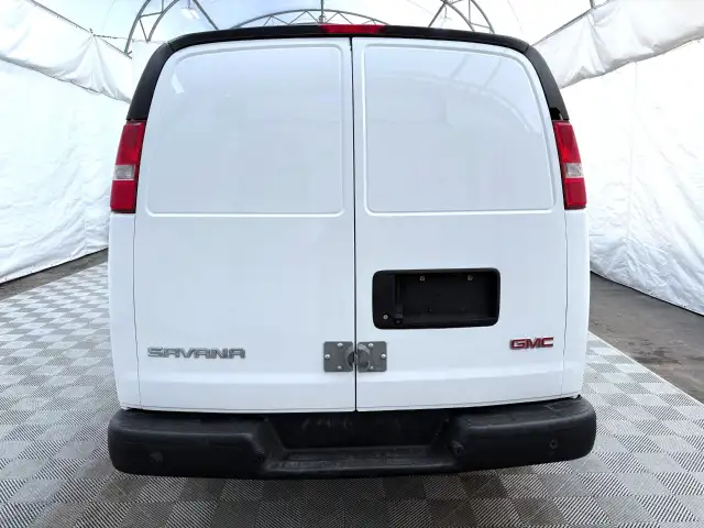 2017 GMC Savana Cargo Van - Photo 5