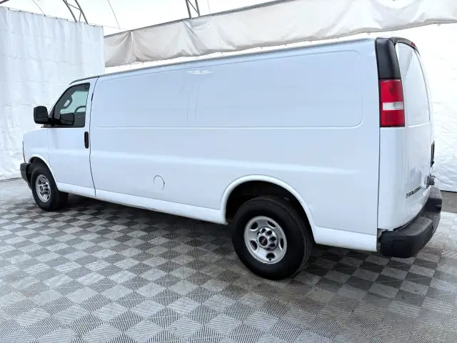 2017 GMC Savana Cargo Van - Photo 6