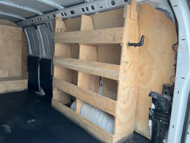 2017 GMC Savana Cargo Van - Photo 11