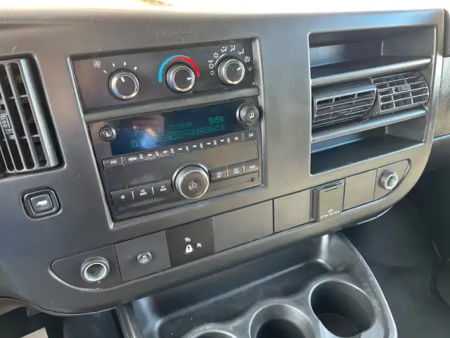 2017 GMC Savana Cargo Van - Photo 12