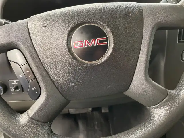 2017 GMC Savana Cargo Van - Photo 13