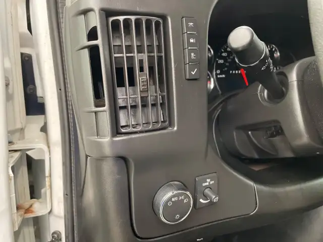 2017 GMC Savana Cargo Van - Photo 14