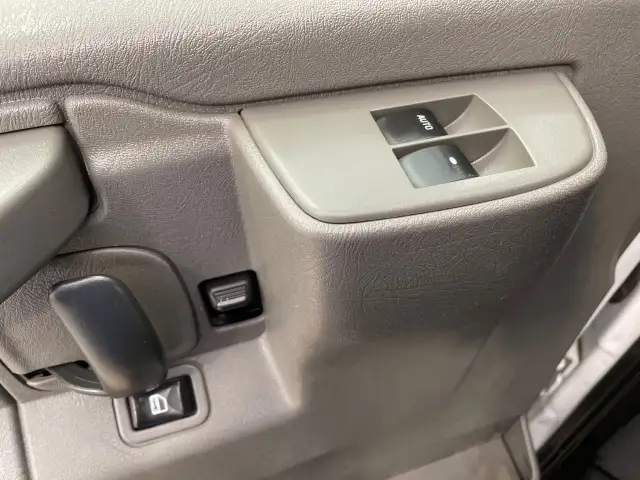 2017 GMC Savana Cargo Van - Photo 15