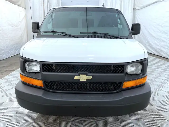 2017 Chevrolet Express Cargo Van - Photo 2