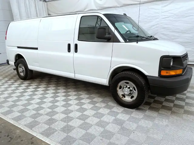 2017 Chevrolet Express Cargo Van - Photo 3