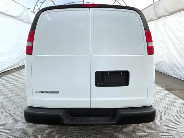 2017 Chevrolet Express Cargo Van - Photo 5