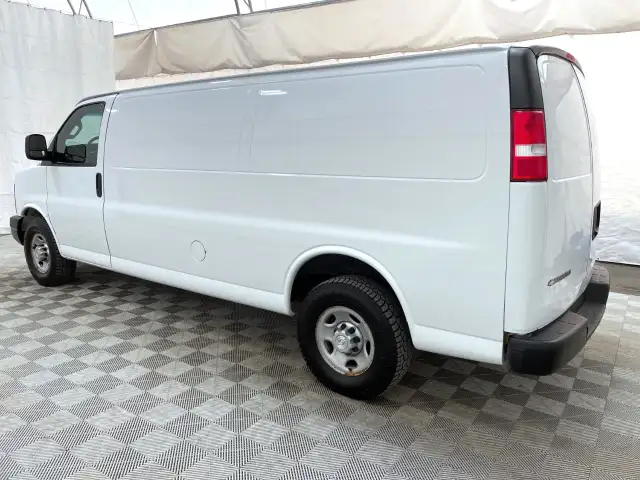 2017 Chevrolet Express Cargo Van - Photo 6