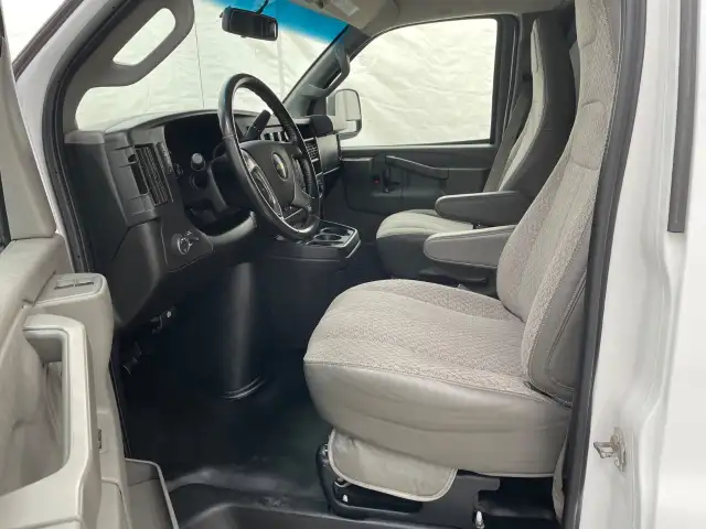 2017 Chevrolet Express Cargo Van - Photo 9