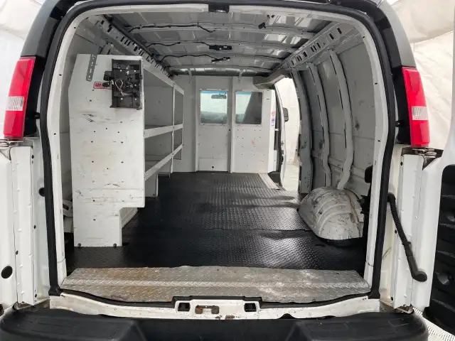 2017 Chevrolet Express Cargo Van - Photo 11