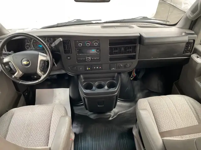 2017 Chevrolet Express Cargo Van - Photo 13