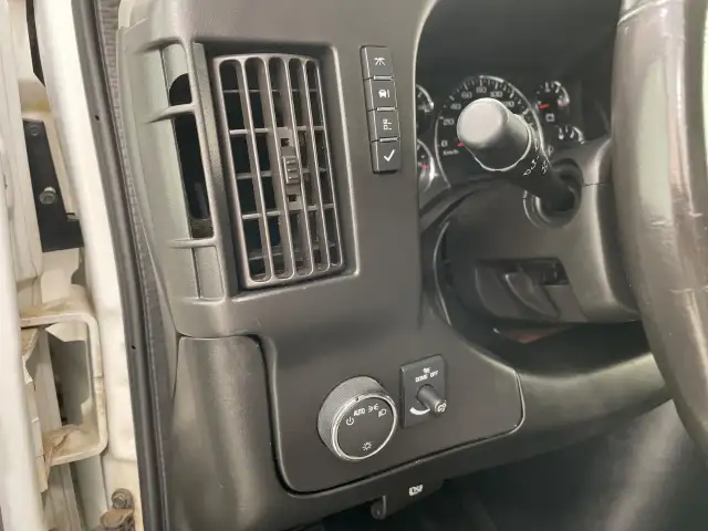 2017 Chevrolet Express Cargo Van - Photo 17