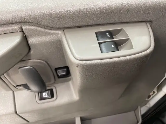 2017 Chevrolet Express Cargo Van - Photo 19