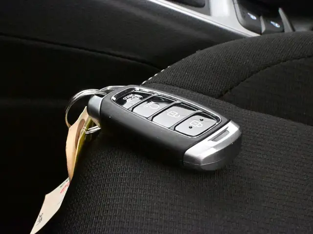 2025 Hyundai Venue Preferred 902-466-9550 Preferred, Alloys, Hea - Photo 5