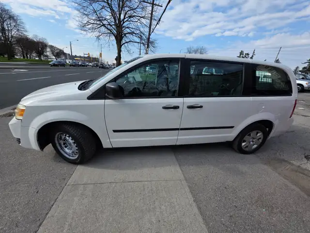2010 Dodge Grand Caravan 119' WB - Photo 3