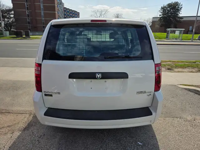2010 Dodge Grand Caravan 119' WB - Photo 4