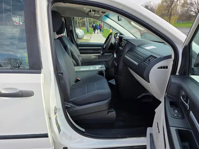 2010 Dodge Grand Caravan 119' WB - Photo 9