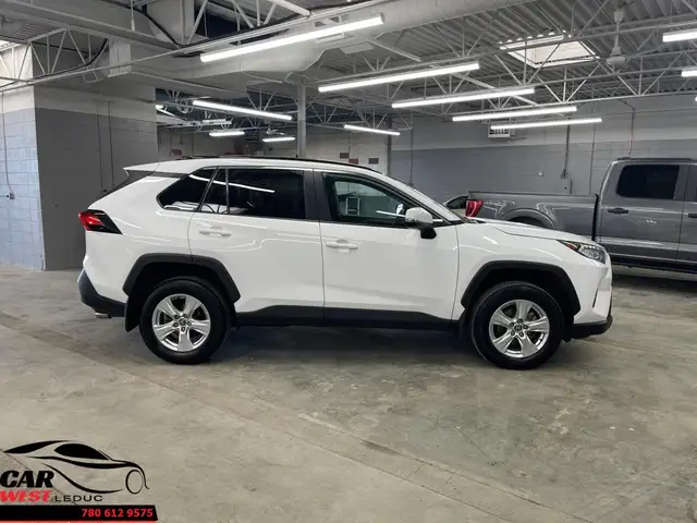 Toyota RAV4 XLE 2021 - Photo 2
