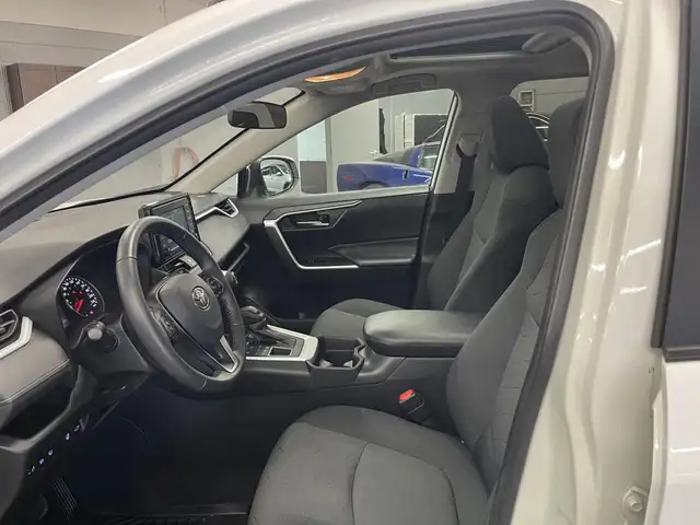 Toyota RAV4 XLE 2021 - Photo 9