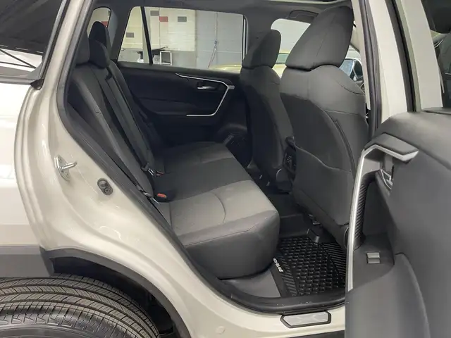 Toyota RAV4 XLE 2021 - Photo 12