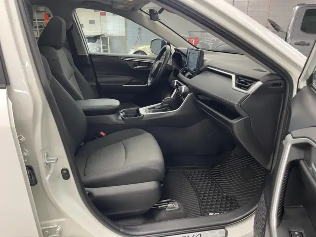 Toyota RAV4 XLE 2021 - Photo 13