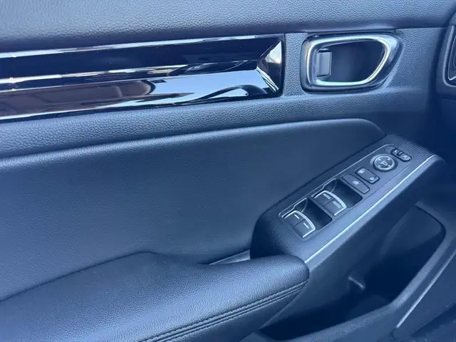 2022 Honda Civic Touring - Photo 19