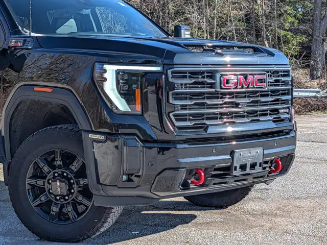 2025 GMC Sierra 2500HD AT4- Max Trailering Pkg - X31 Offroad Pkg - Photo 3