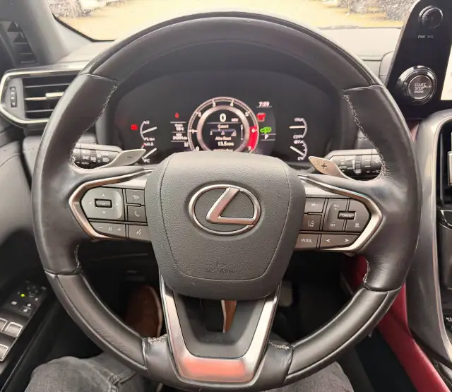 2023 Lexus LX LX 600 Auto, LUXURY PACKAGE, NO ACCIDENT - Photo 9