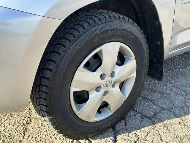 2011 Toyota RAV4 | ONE OWNER | LOW KMS! | - Photo 10