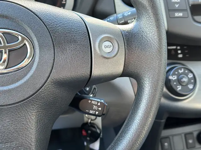 2011 Toyota RAV4 | ONE OWNER | LOW KMS! | - Photo 26