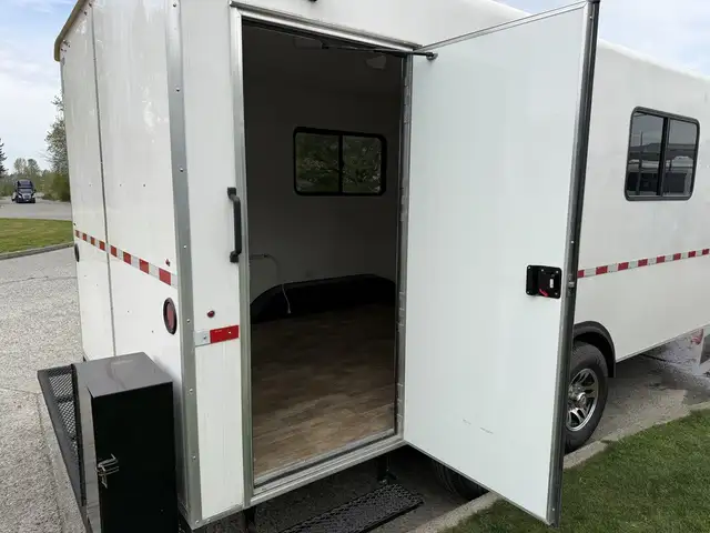 2025 Shuttle Office 20 Foot Mobile Office Trailer - Photo 12