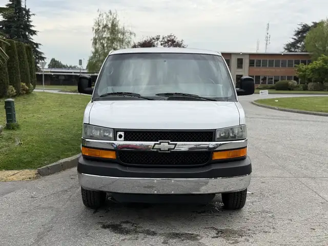 2004 Chevrolet Express 3500 8 Passenger Cargo Van - Photo 3