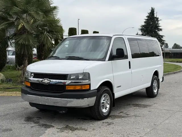 2004 Chevrolet Express 3500 8 Passenger Cargo Van - Photo 4