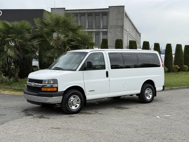 2004 Chevrolet Express 3500 8 Passenger Cargo Van - Photo 5