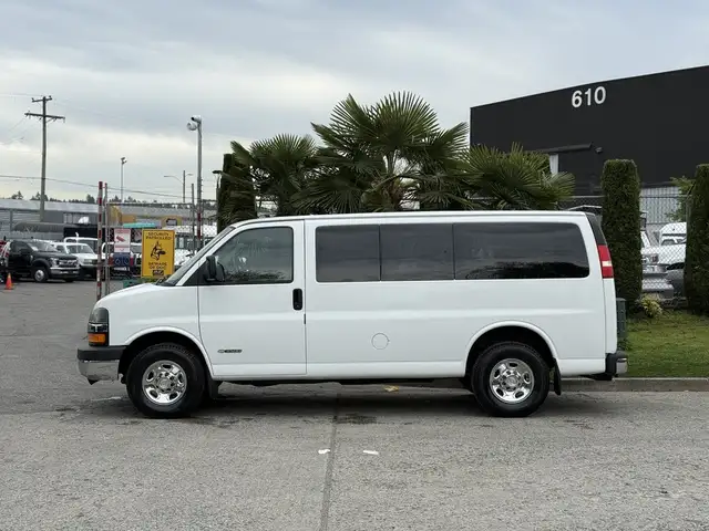 2004 Chevrolet Express 3500 8 Passenger Cargo Van - Photo 6