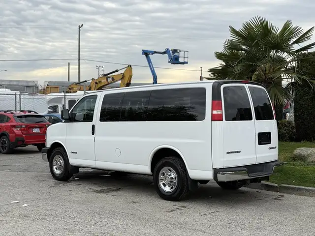 2004 Chevrolet Express 3500 8 Passenger Cargo Van - Photo 7