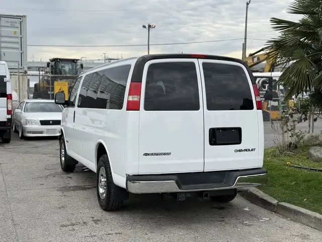 2004 Chevrolet Express 3500 8 Passenger Cargo Van - Photo 8
