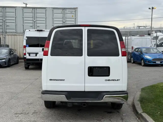 2004 Chevrolet Express 3500 8 Passenger Cargo Van - Photo 9
