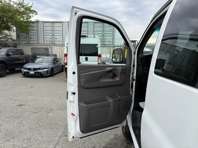 2004 Chevrolet Express 3500 8 Passenger Cargo Van - Photo 13