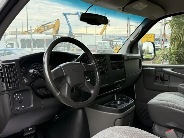2004 Chevrolet Express 3500 8 Passenger Cargo Van - Photo 16
