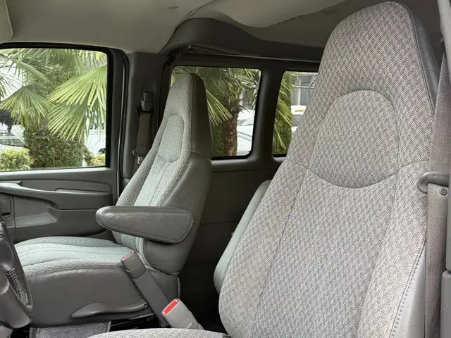 2004 Chevrolet Express 3500 8 Passenger Cargo Van - Photo 17
