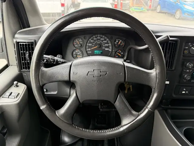 2004 Chevrolet Express 3500 8 Passenger Cargo Van - Photo 19