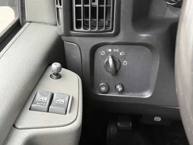 2004 Chevrolet Express 3500 8 Passenger Cargo Van - Photo 23