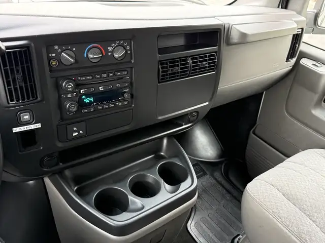 2004 Chevrolet Express 3500 8 Passenger Cargo Van - Photo 25
