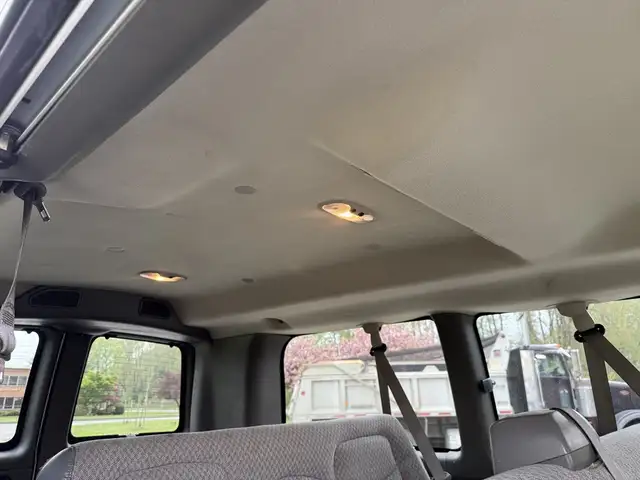 2004 Chevrolet Express 3500 8 Passenger Cargo Van - Photo 34