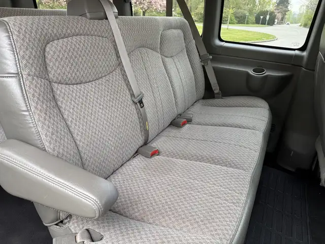 2004 Chevrolet Express 3500 8 Passenger Cargo Van - Photo 41